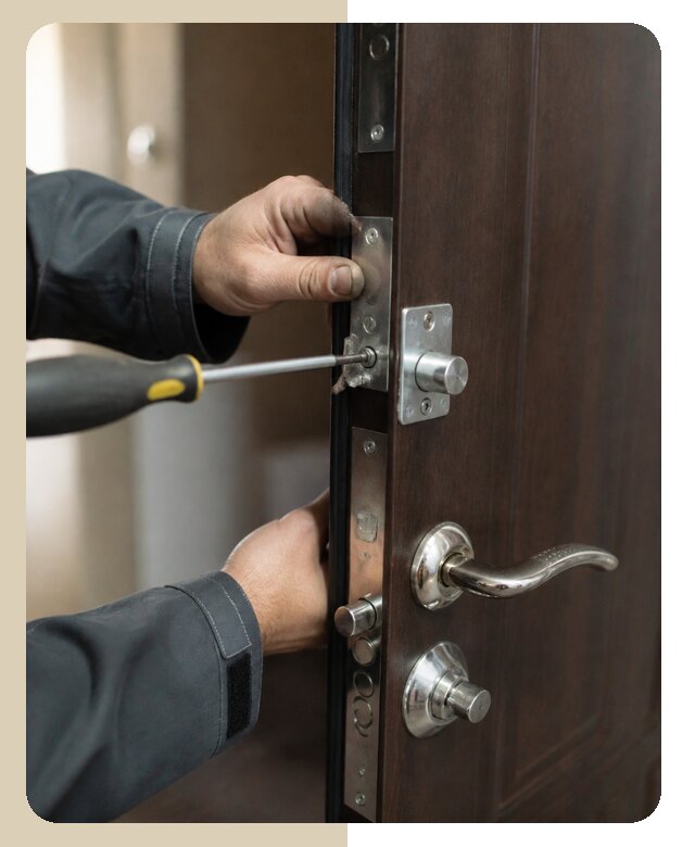 Профессиональная замена ночной задвижки на двери в Топках
